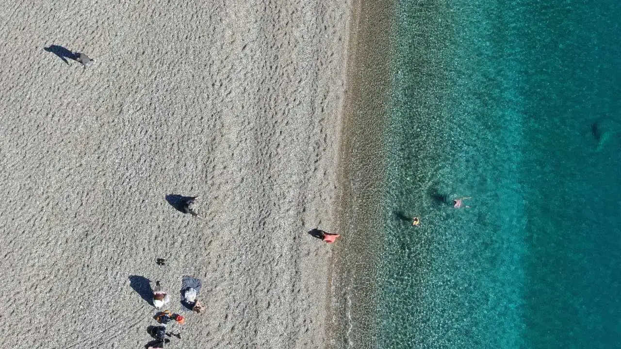 Türkiye Donuyor, Antalya Yüzüyor: Kışa Meydan Okuyan Manzara! 6